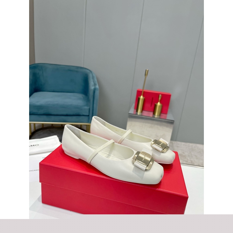 Ferragamo flat shoes